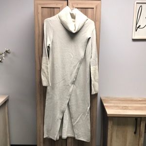 Black Label.  G by Giuliana. Size MP. Gray long sweater